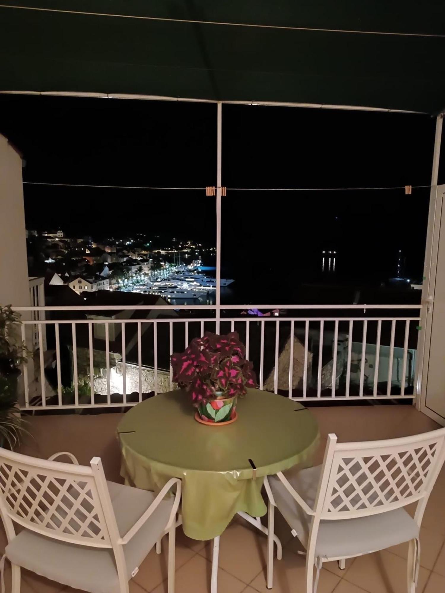 Apartments Bocin Rosso ฮวาร์ ภายนอก รูปภาพ